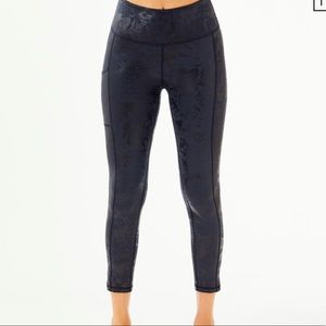 Lilly Pulitzer Luxletic Weekender High Rise Midi in Onyx Shoreline Foil - XXS